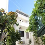 In Mit Terrasse By Interhome شقة باشْكا