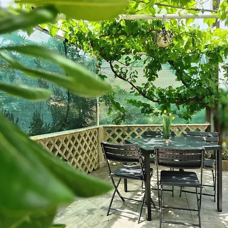 דירה In Mit Terrasse By Interhome *