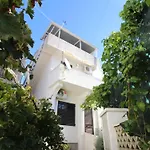 In Mit Terrasse By Interhome