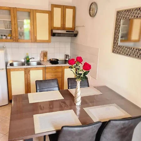 In Mit Terrasse By Interhome