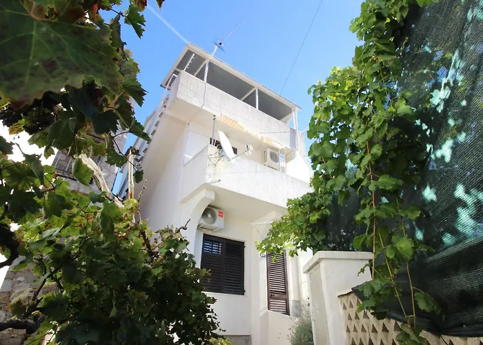 In Mit Terrasse By Interhome